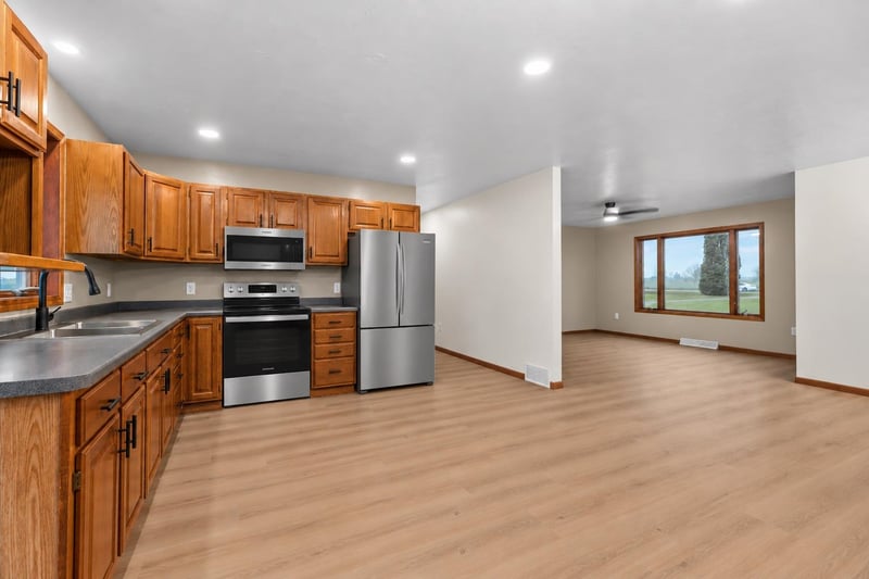 W1879 Plainview Rd, Seymour, WI 54165