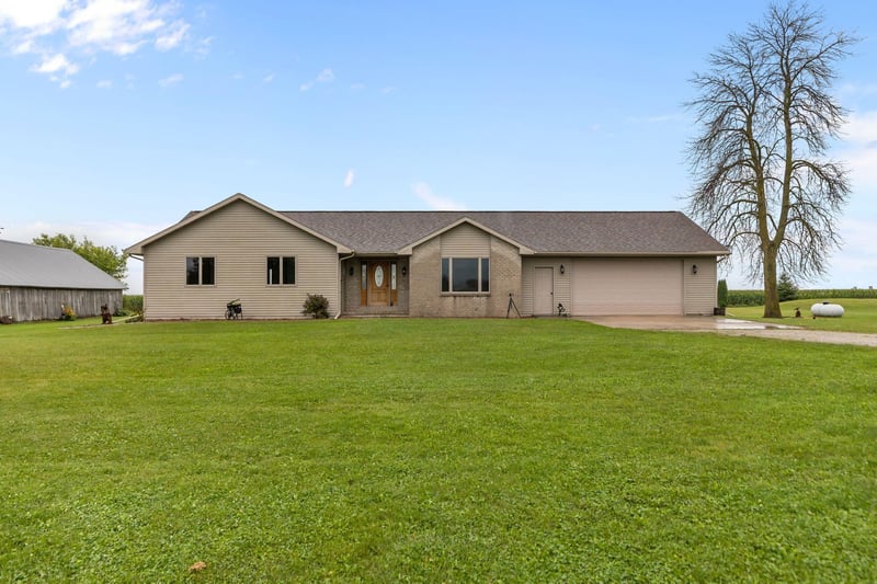 W1879 Plainview Rd, Seymour, WI 54165