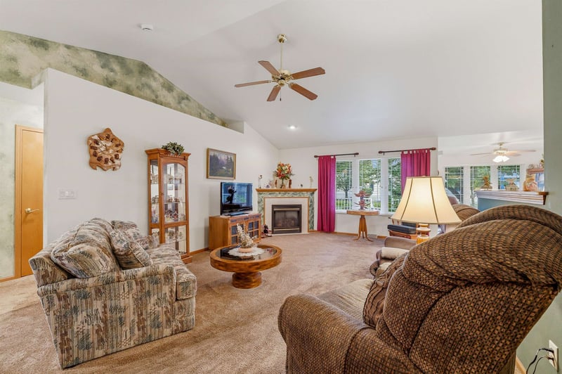 456 Wyldewood Dr #B, Oshkosh, WI 54904