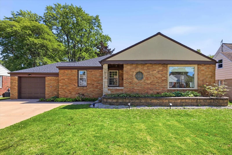 1019 Redwood Dr, Green Bay, WI 54304