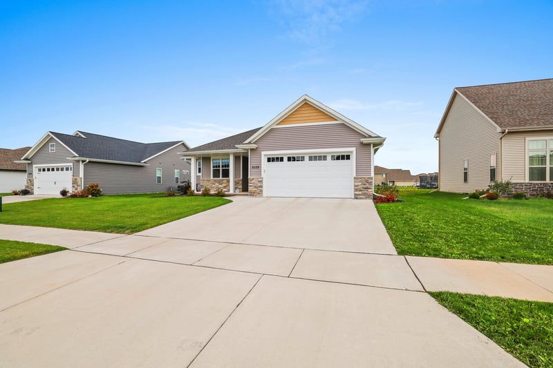 W6529 E Steamboat Ln, Appleton, WI 54115