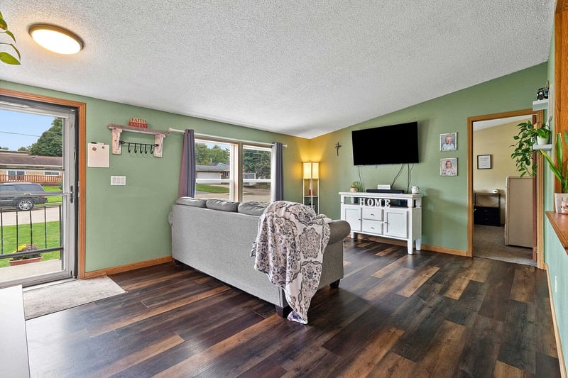 415 W 2nd St, Shawano, WI 54166