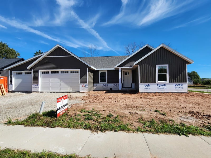 N9016 Southtowne Dr, Menasha, WI 54952