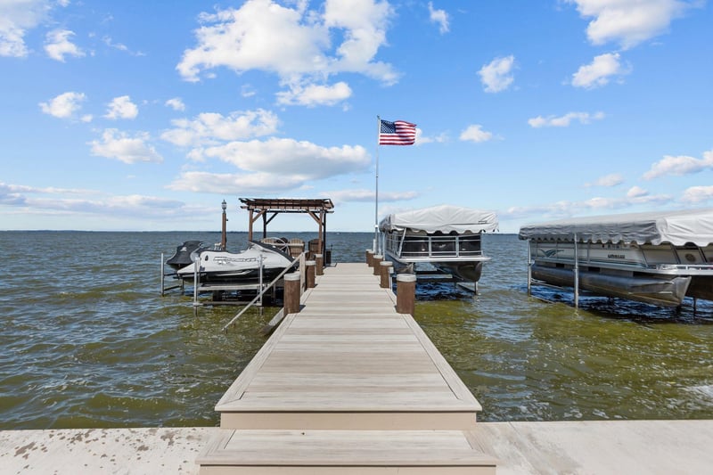 8388 Oconnells Resort Rd, Winneconne, WI 54986