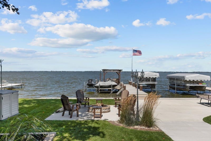 8388 Oconnells Resort Rd, Winneconne, WI 54986