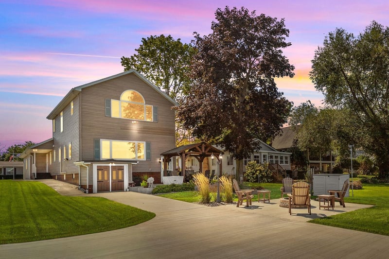 8388 Oconnells Resort Rd, Winneconne, WI 54986