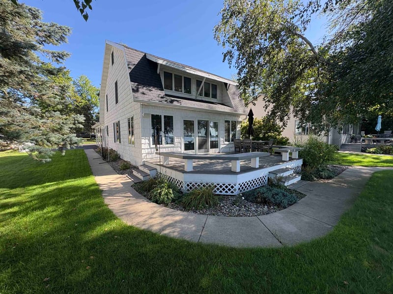 W5843 Sunset Cir, Shawano, WI 54166