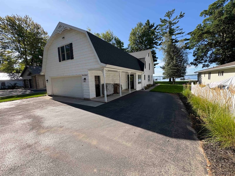 W5843 Sunset Cir, Shawano, WI 54166