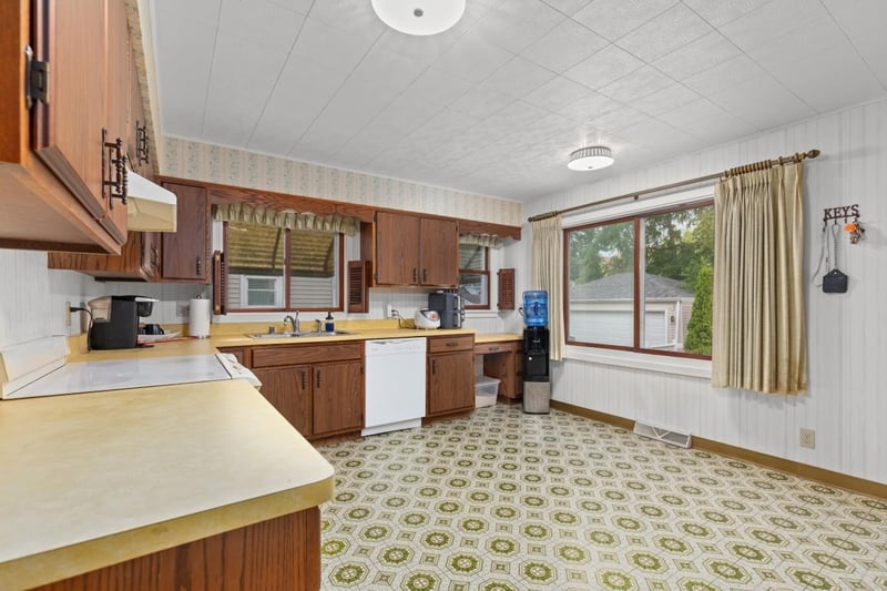 420 Annex Ave, Oshkosh, WI 54901-2920