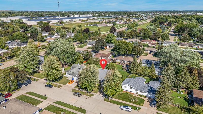 506 S Midpark Dr, Appleton, WI 54915-3525
