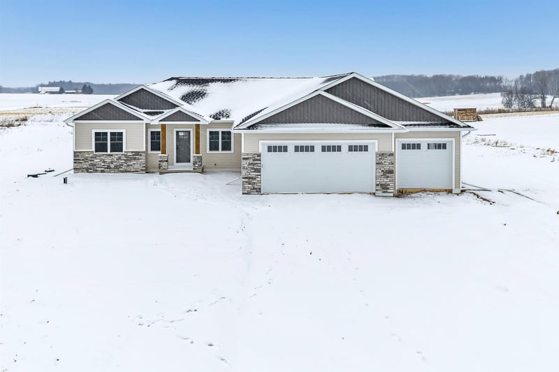 2712 Westline Rd, Suamico, WI 54313