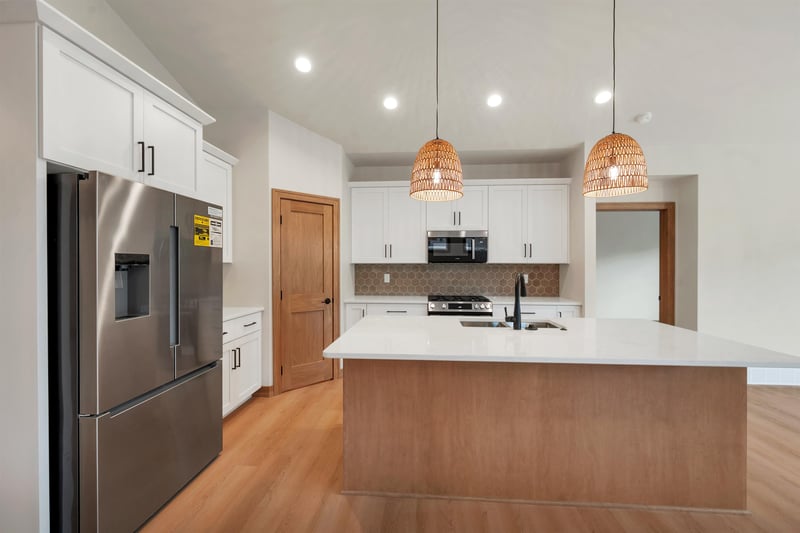 2411 Whispering Wind Ln, Green Bay, WI 54303