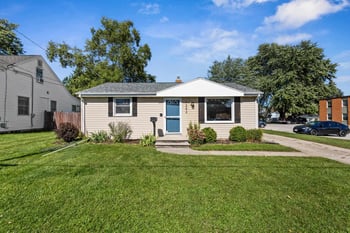 1242 Lore Ln, Green Bay, WI 54303
