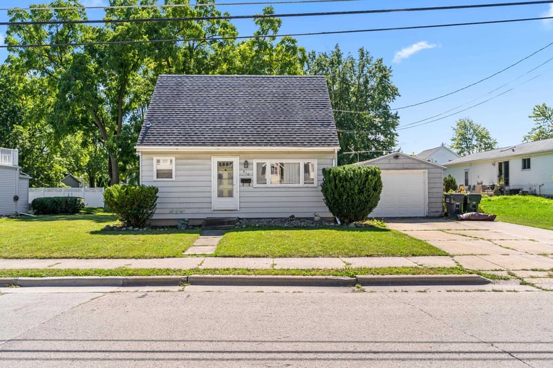 416 Robbins St, Seymour, WI 54165