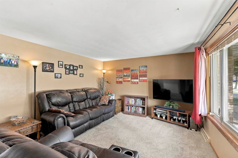 1815 Roosevelt St, Little Chute, WI 54140
