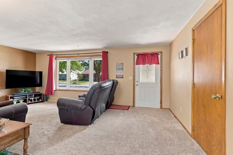 1815 Roosevelt St, Little Chute, WI 54140