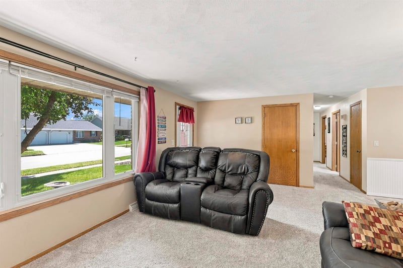1815 Roosevelt St, Little Chute, WI 54140