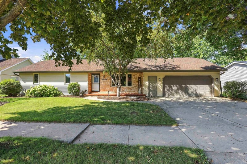 1815 Roosevelt St, Little Chute, WI 54140