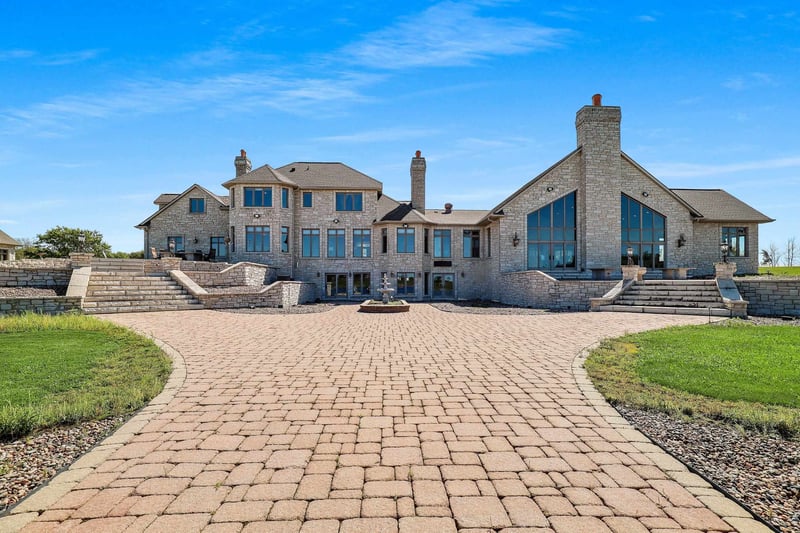 5696 School Dr, Green Bay, WI 54313