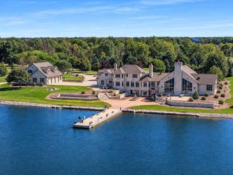 5696 School Dr, Green Bay, WI 54313