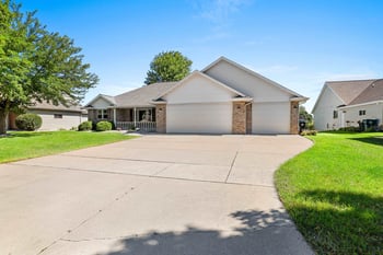 1188 Stillwater Ct, Green Bay, WI 54313