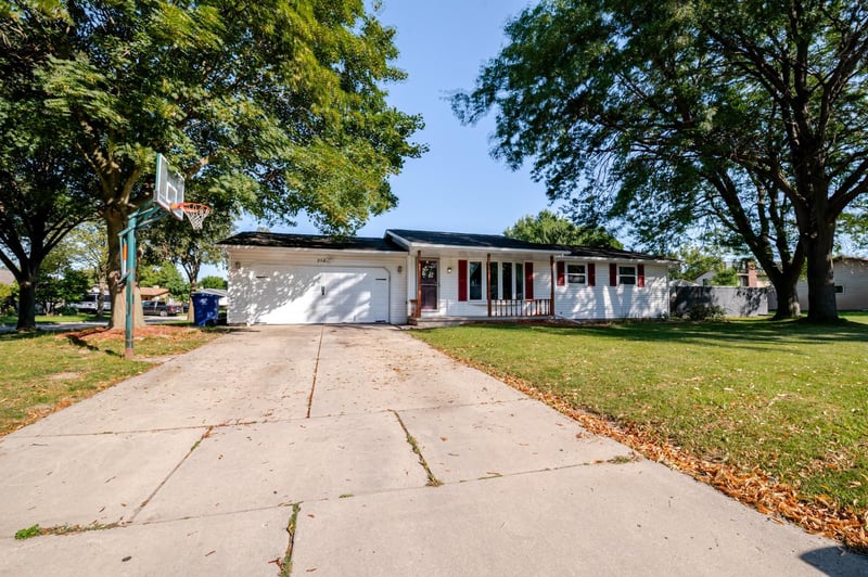 2525 Heather Rd, Green Bay, WI 54311