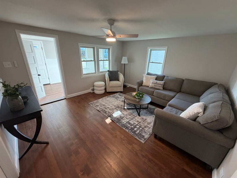 8 S 5th St, Winneconne, WI 54986-9581