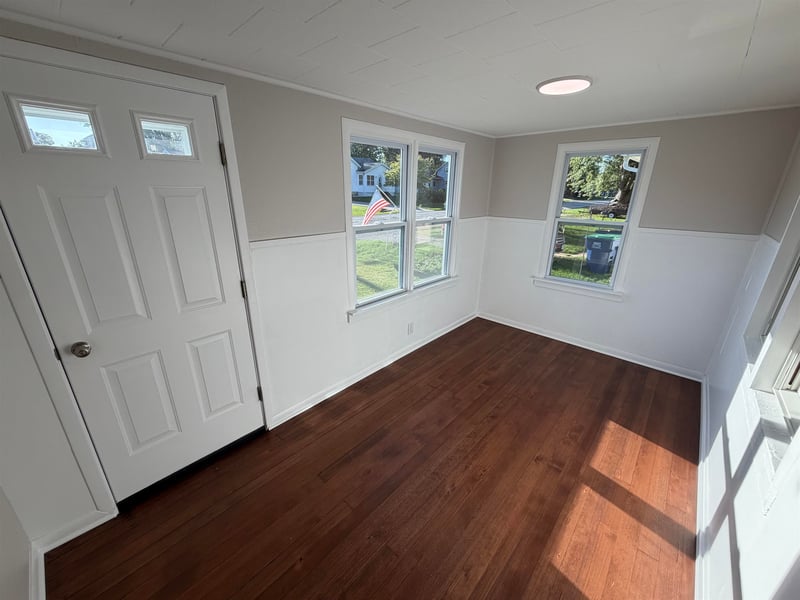 8 S 5th St, Winneconne, WI 54986-9581