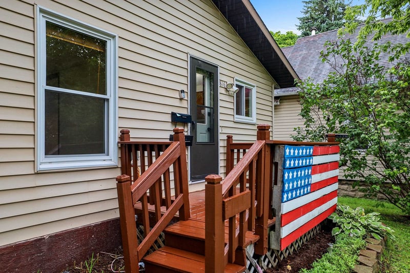 816 Smith St, Green Bay, WI 54302