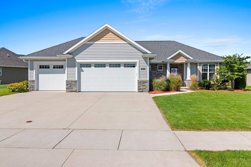 4580 Stillmeadow Cir, De Pere, WI 54115