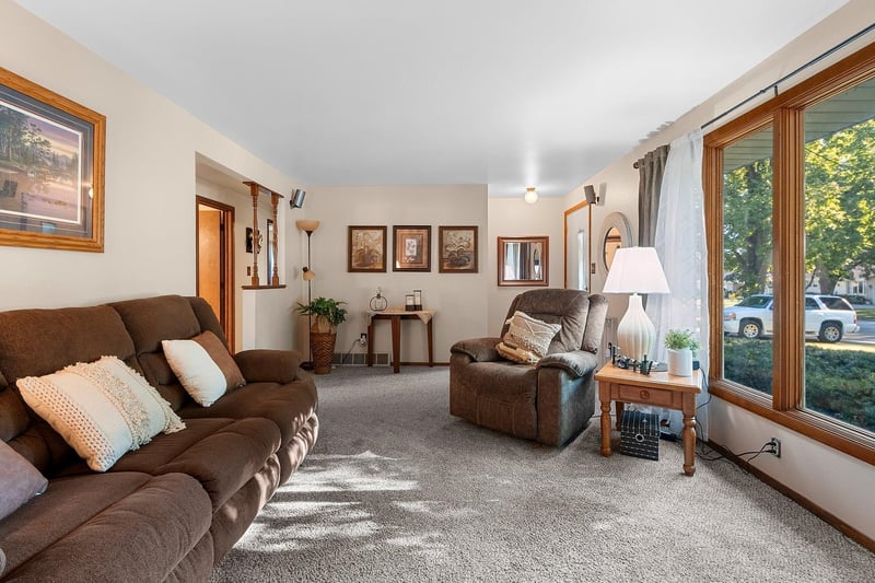 1110 Michaline Dr, Green Bay, WI 54304-2031