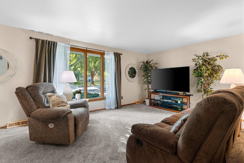 1110 Michaline Dr, Green Bay, WI 54304-2031
