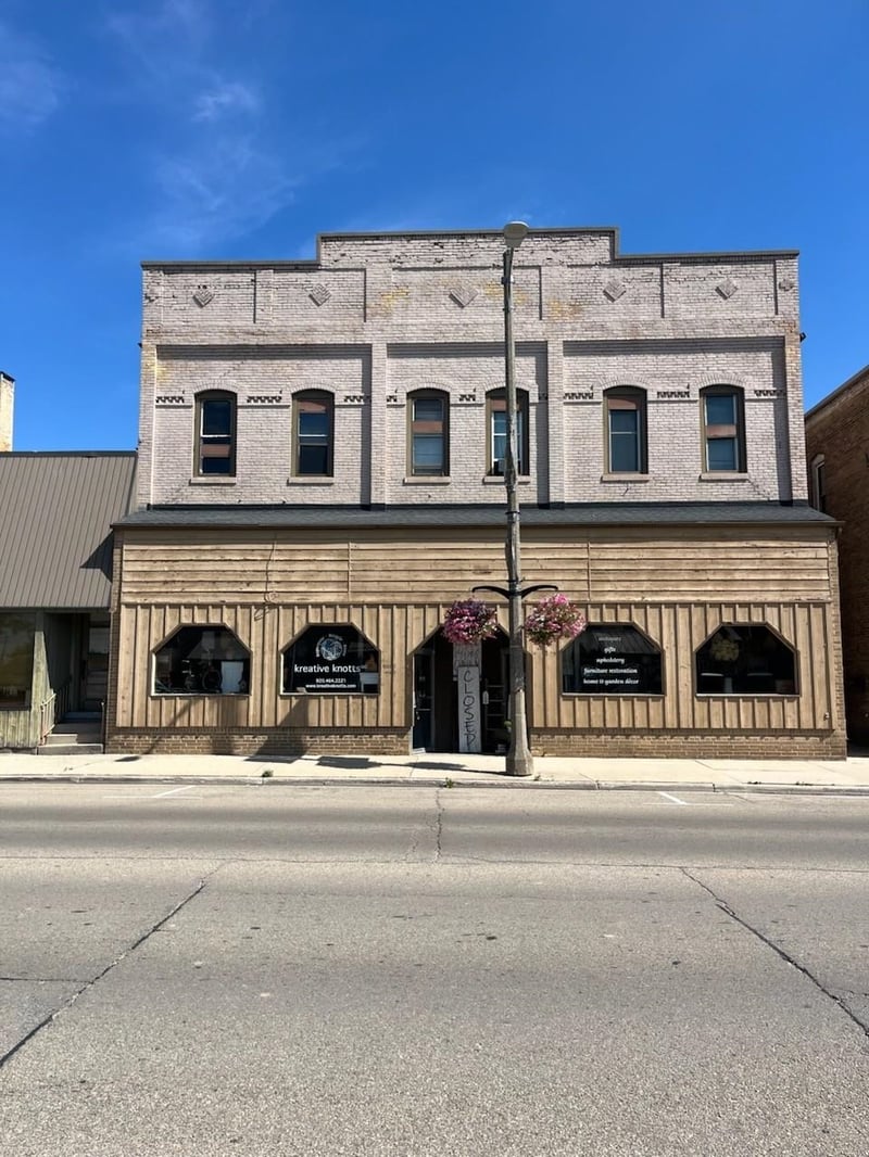 208 N Main St, Brillion, WI 54110