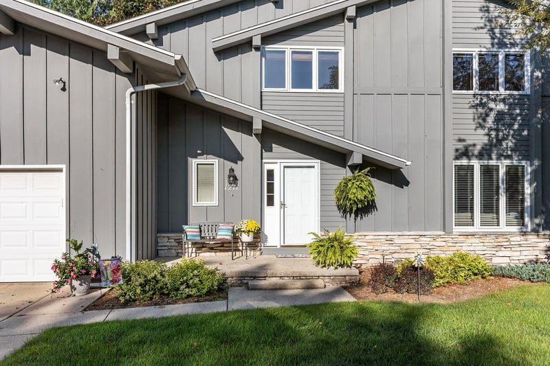 1211 Lynrose Ln, Neenah, WI 54956-4277