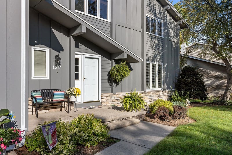1211 Lynrose Ln, Neenah, WI 54956-4277