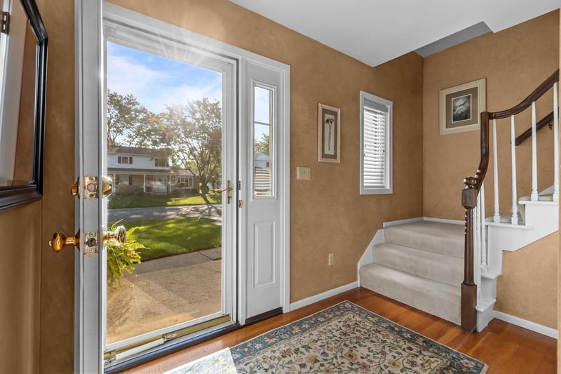1211 Lynrose Ln, Neenah, WI 54956-4277
