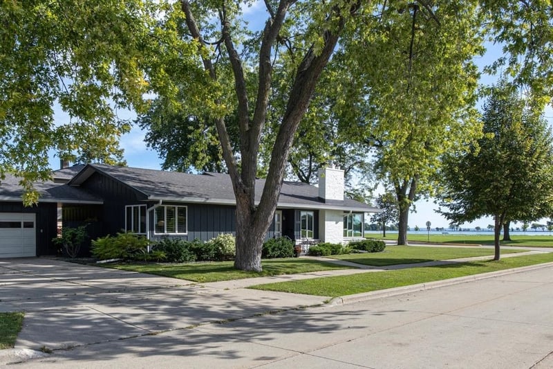 1120 Baldwin Ave, Oshkosh, WI 54901-4038