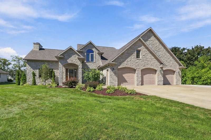 5044 Redbud Ct, Green Bay, WI 54311
