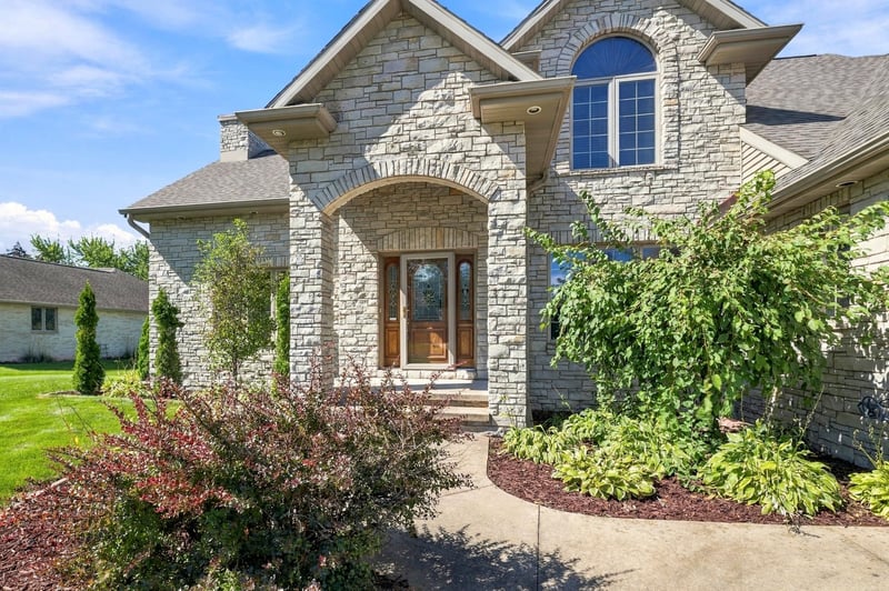 5044 Redbud Ct, Green Bay, WI 54311