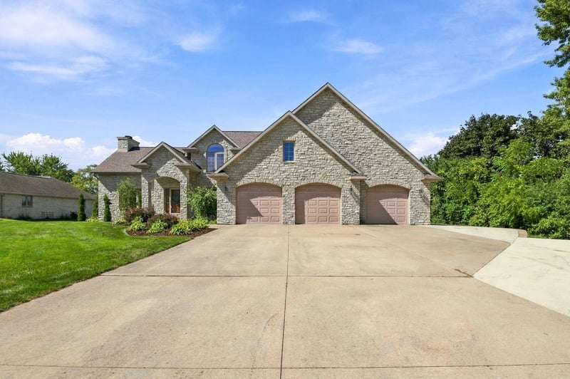 5044 Redbud Ct, Green Bay, WI 54311