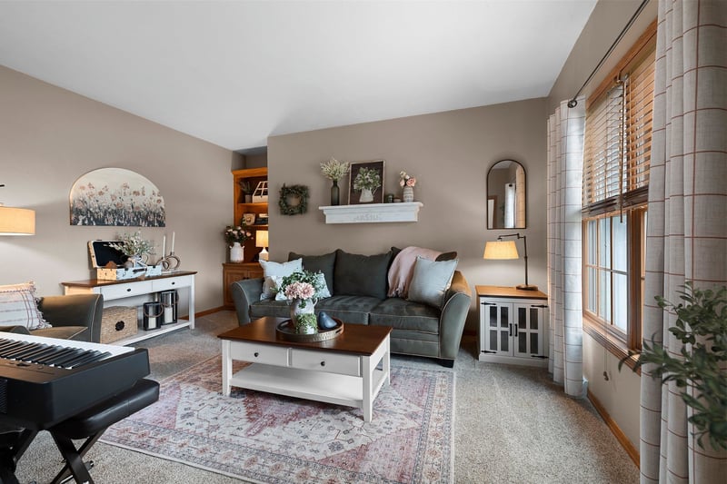 764 Saddlebrook Ct, Neenah, WI 54956-1472