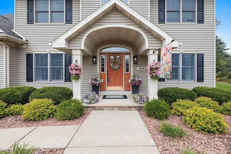 764 Saddlebrook Ct, Neenah, WI 54956-1472