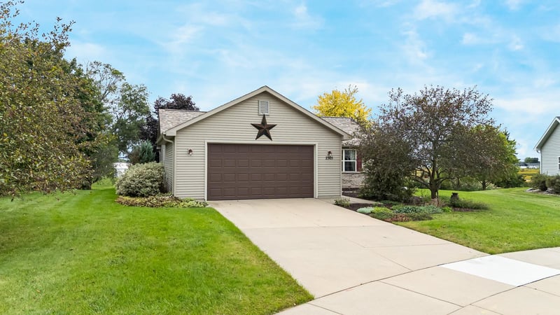 2305 Hearthstone Dr, Kaukauna, WI 54130