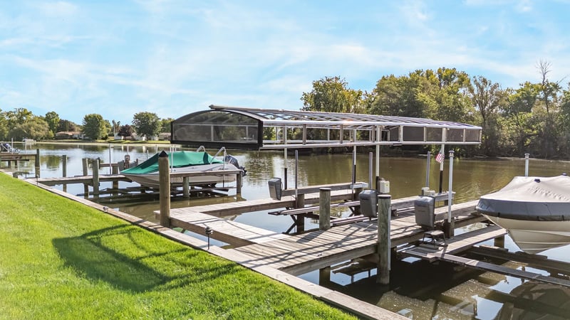806 E River Dr, Omro, WI 54963