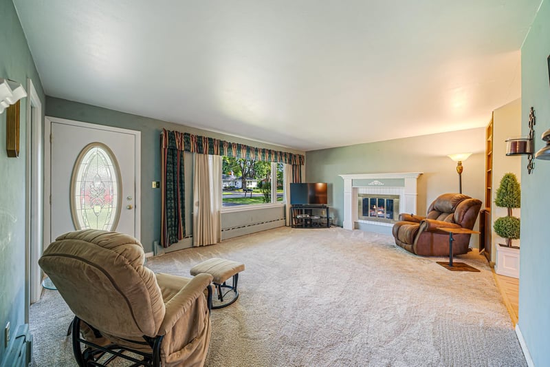 133 Villa Dr, Neenah, WI 54956