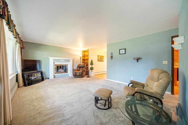 133 Villa Dr, Neenah, WI 54956