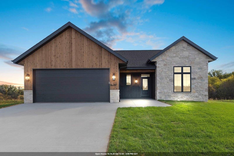 397 Farmhouse Ln, Combined Locks, WI 54113