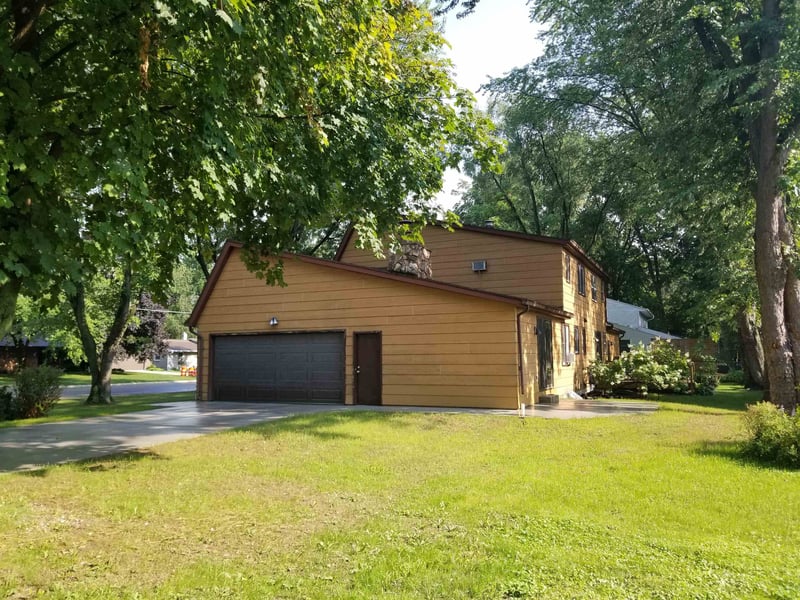 1940 Wood Ln, Green Bay, WI 54304-1948