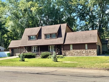 1940 Wood Ln, Green Bay, WI 54304-1948