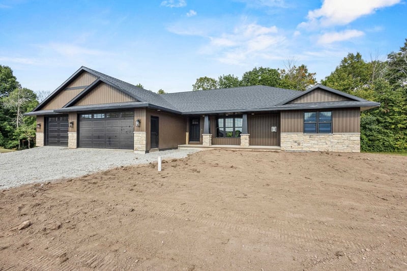 6157 Bay Hill Ct, Luxemburg, WI 54217